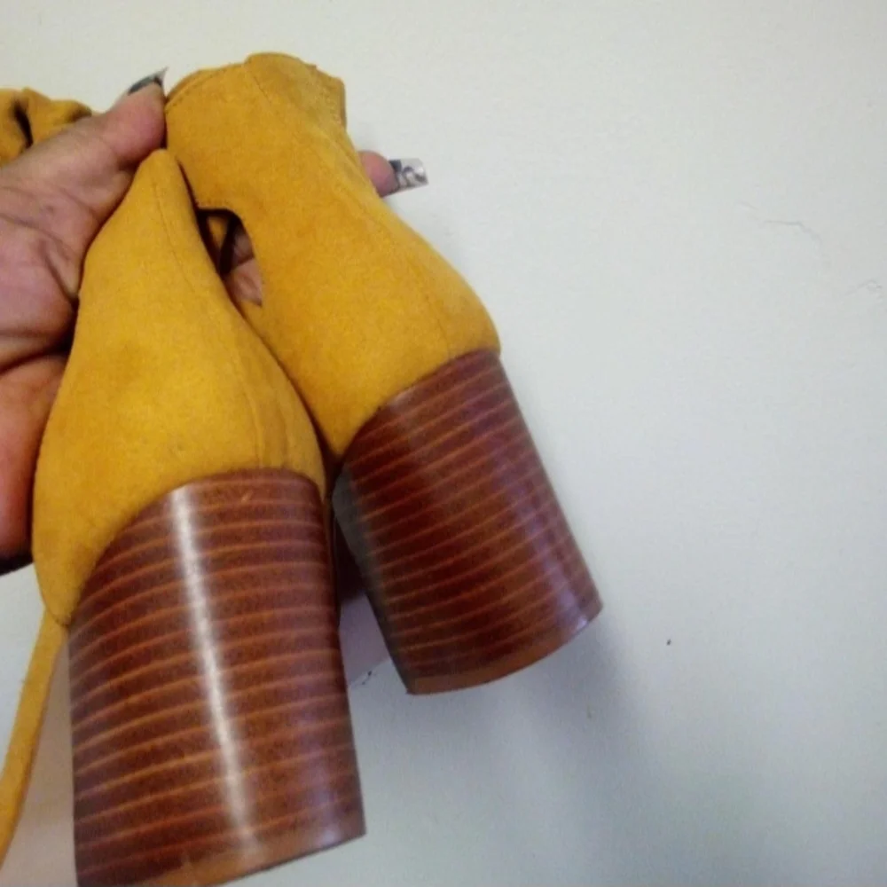 Vintage Lord&TaylorYellow Suede Women's Peep Toe Block Heels Sandals Size 8 - Picture 4 of 7